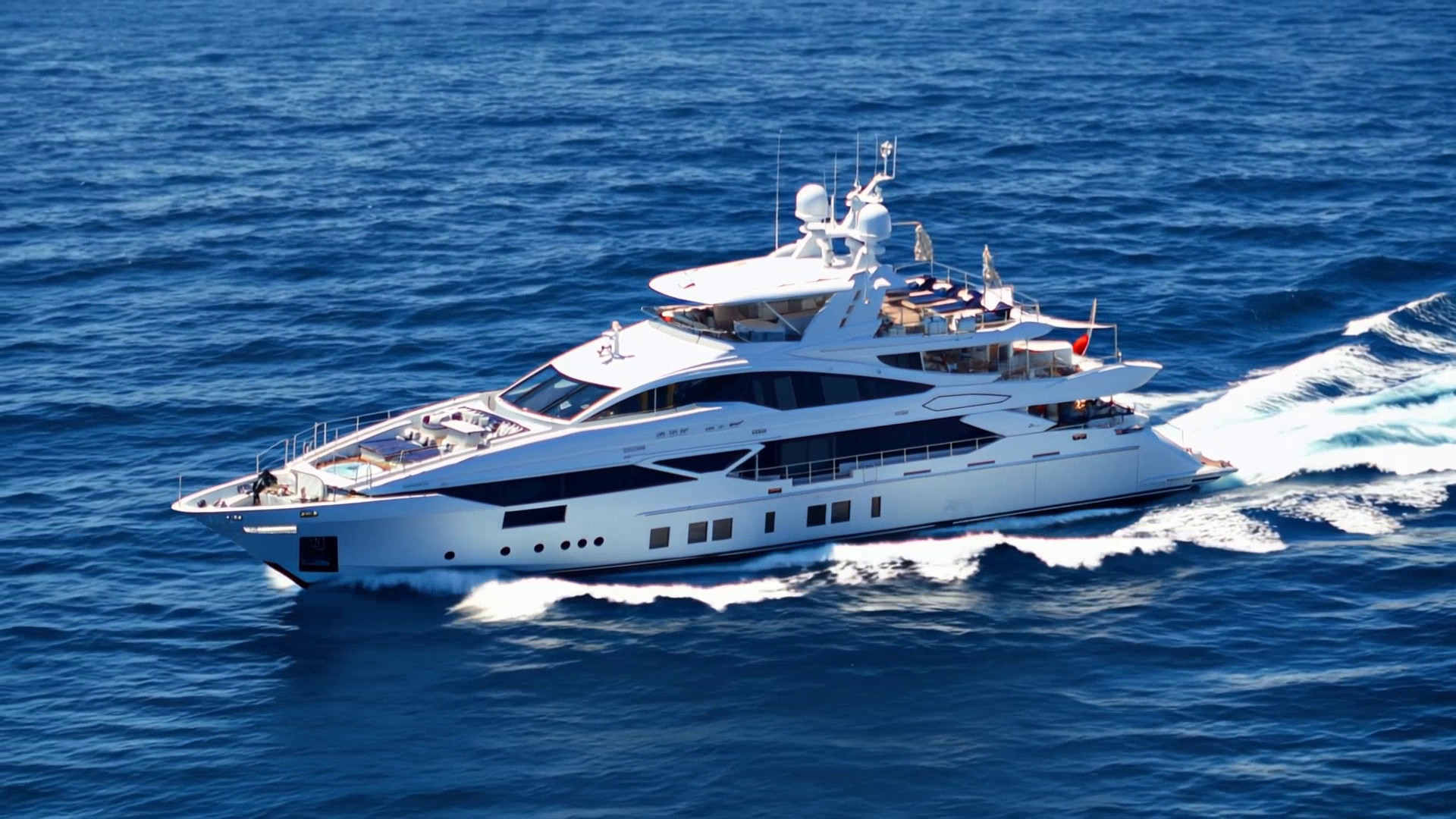 Benetti-Veloce-140.jpg