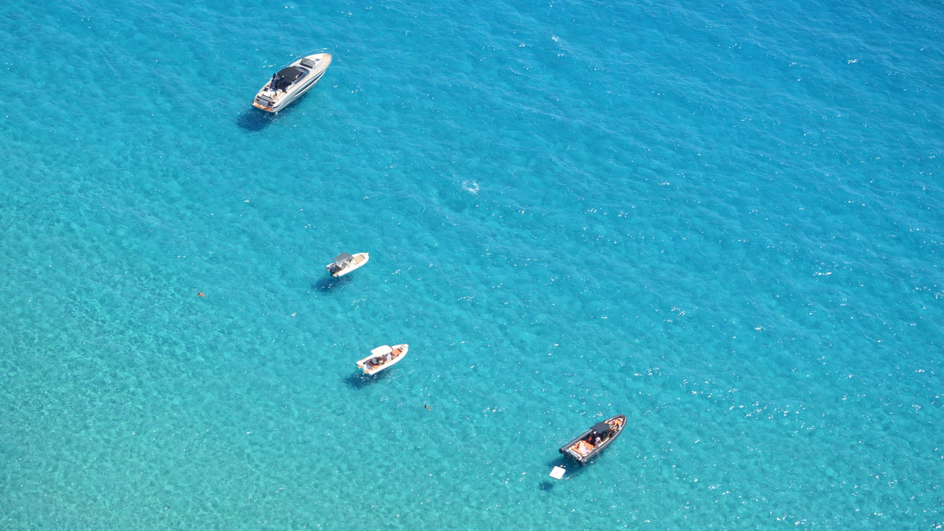 tropicalyachtscene